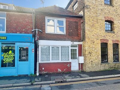 2 bedroom Mid Terrace House for sale
