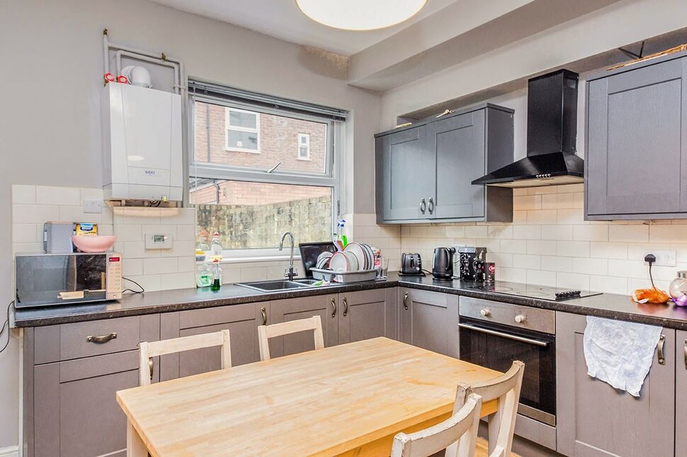 Communal Kitchen / Dining Room