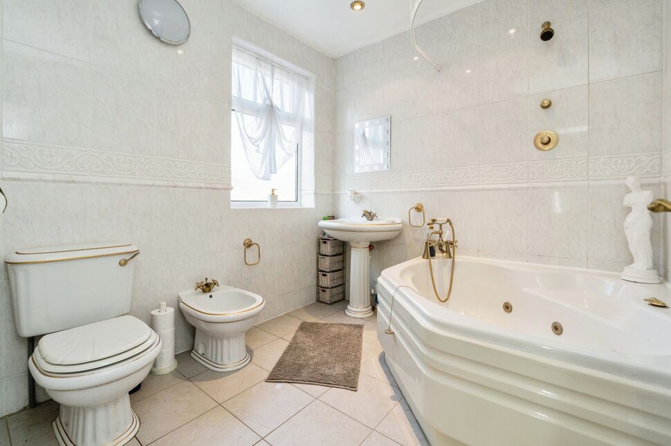 3 bedroom Detached House for sale, Gore Crescent, Salford, M5 £335,000