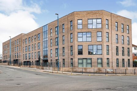 Langworthy Road, 2 bedroom Flat to rent, &pound;1,300 pcm