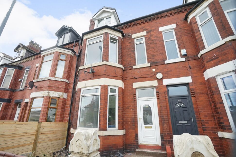 Main image of 4 bedroom Mid Terrace Property to rent, Weaste Lane, Salford, Greater Manchester, M5