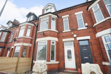 Weaste Lane, 4 bedroom Mid Terrace Property to rent, &pound;1,650 pcm