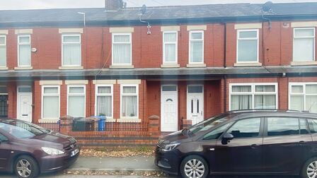 Tootal Drive, 5 bedroom Mid Terrace House for sale, £300,000