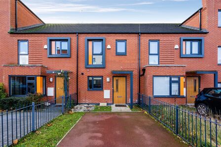 Blodwell Street, 2 bedroom Mid Terrace Property to rent, £1,300 pcm