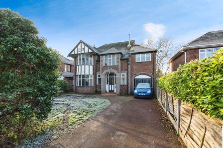 Chatsworth Road, 5 bedroom Detached House for sale, £650,000