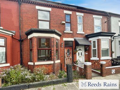 3 bedroom Mid Terrace House for sale