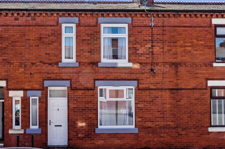 3 bedroom Mid Terrace Property to rent