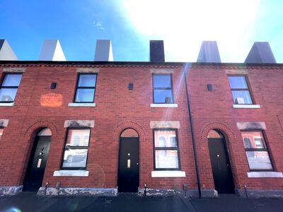 2 bedroom Mid Terrace House to rent
