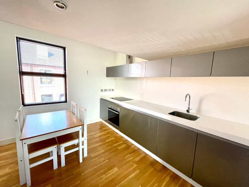 Kitchen / Dining Area