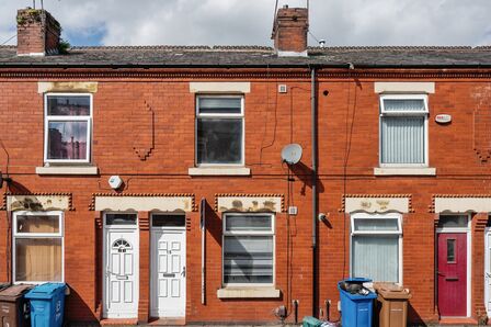 2 bedroom Mid Terrace House for sale