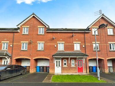 4 bedroom Mid Terrace House to rent