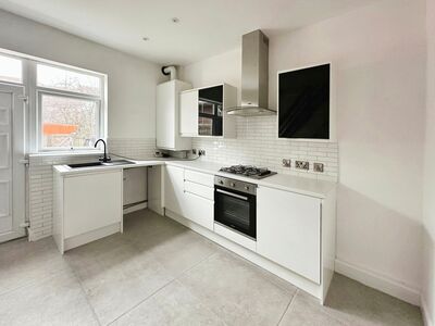 2 bedroom Mid Terrace House to rent