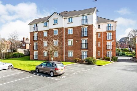 Langworthy Road, 2 bedroom  Flat for sale, £135,000
