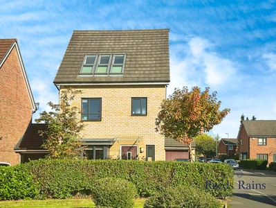 Meadow Road, 4 bedroom Detached House to rent, &pound;1,850 pcm