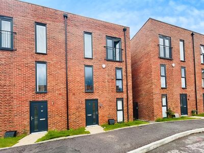 Shergar Way, 4 bedroom Semi Detached House for sale, £375,000