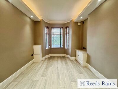 4 bedroom Mid Terrace House for sale