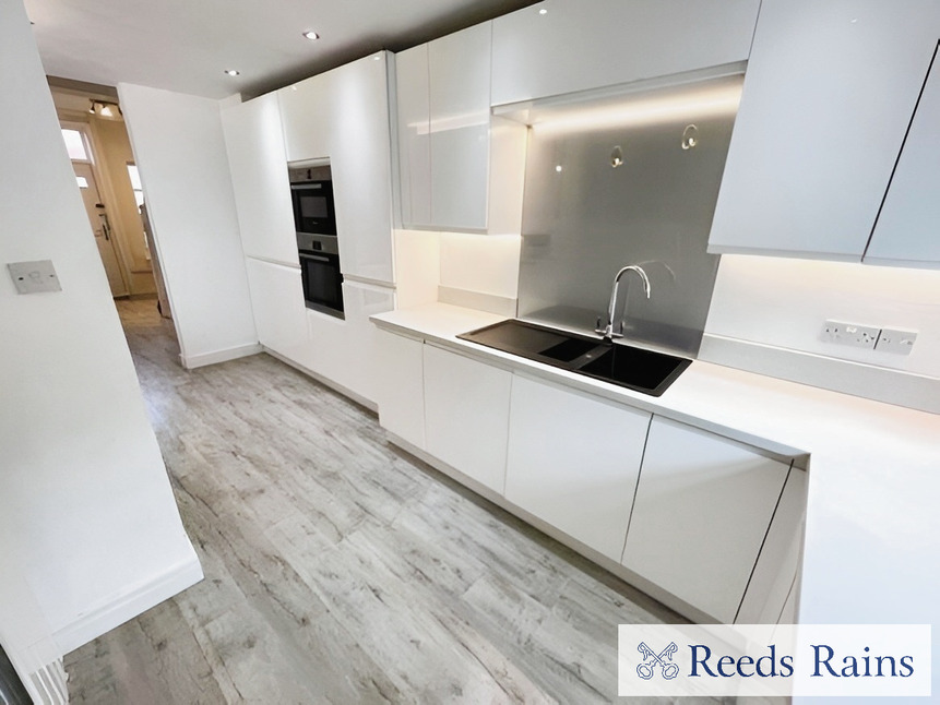 Kitchen / Dining area