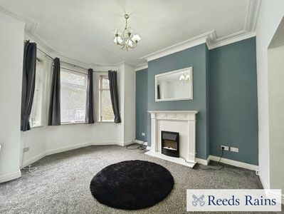 3 bedroom Mid Terrace House for sale
