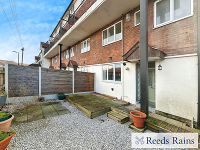 My Street, 3 bedroom  Flat to rent, £1,200 pcm