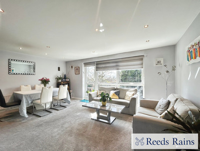 2 bedroom Semi Detached Flat for sale