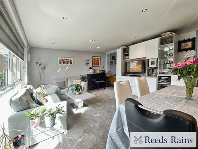 Ingledene Court, 2 bedroom Semi Detached Flat for sale, £345,000