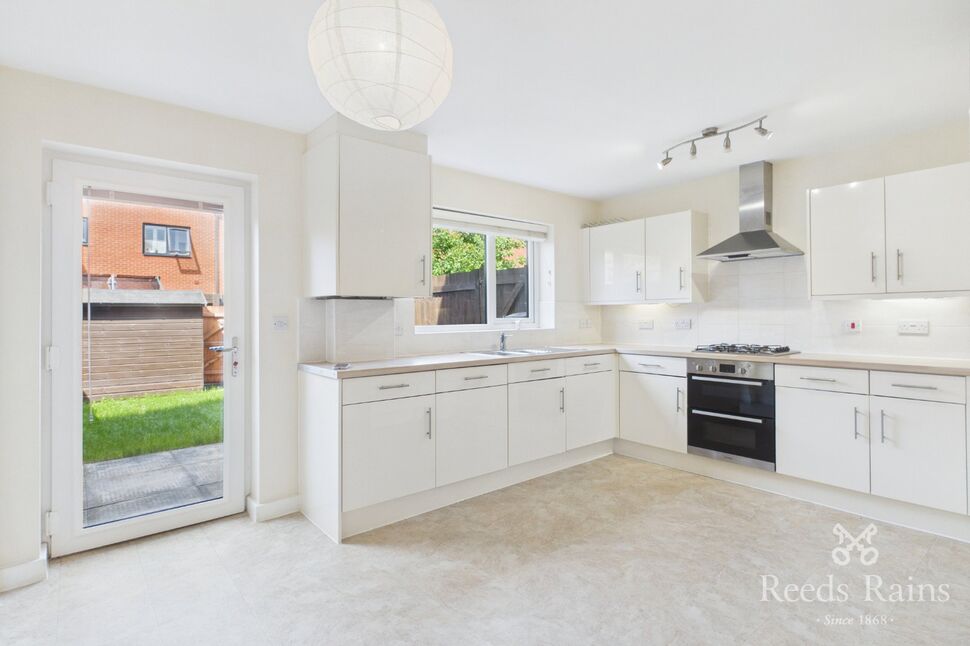 Kitchen / Dining Area