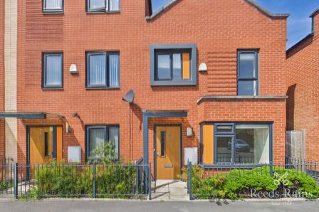 Scanlon Lane, 3 bedroom End Terrace House to rent, &pound;1,500 pcm