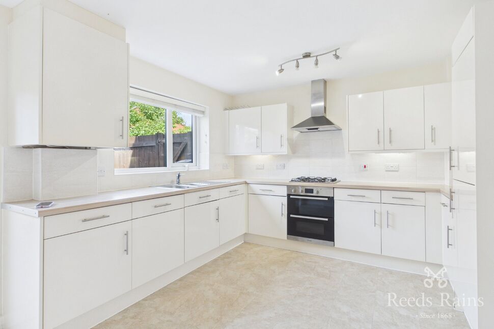 Kitchen / Dining Area