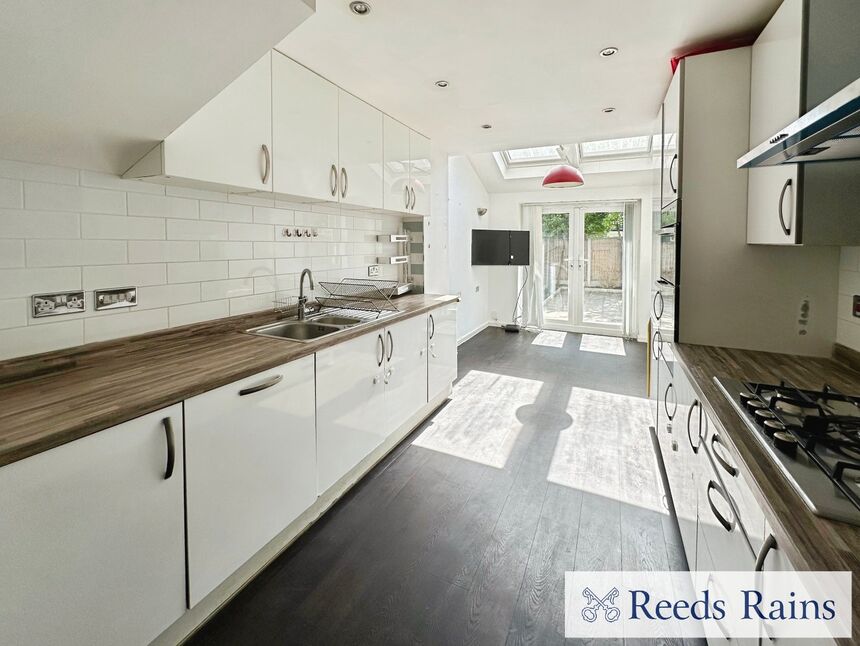 Kitchen / Dining Area