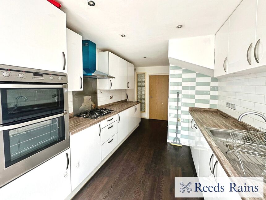 Kitchen / Dining Area