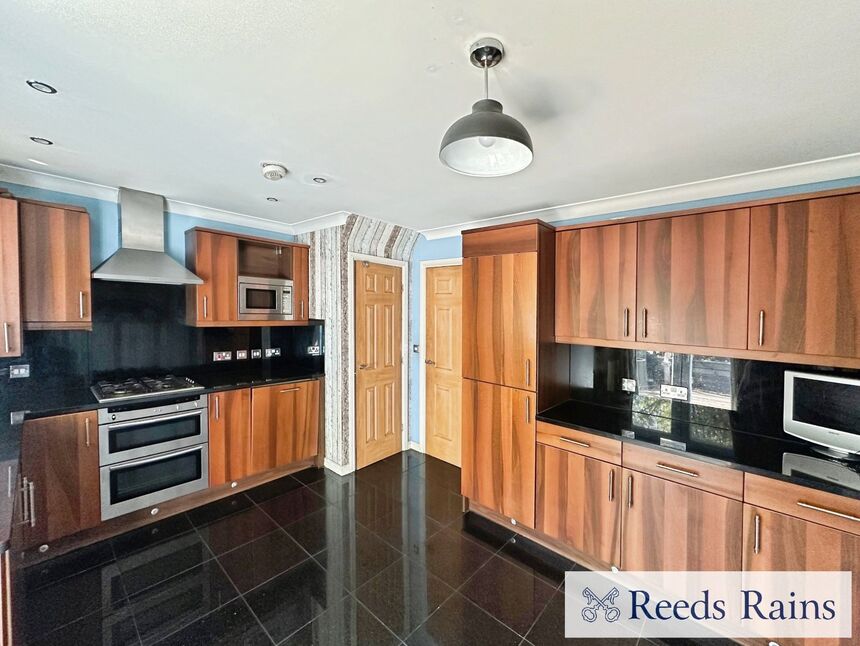 Kitchen / Dining Area