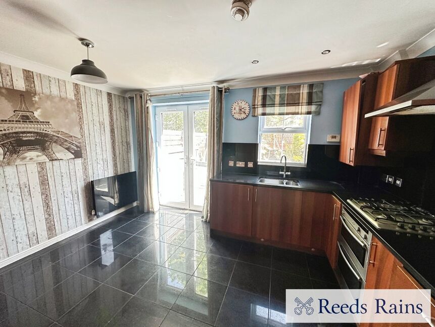 Kitchen / Dining Area