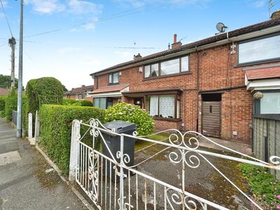 3 bedroom Mid Terrace House for sale