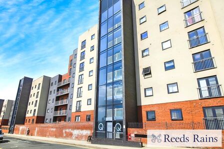 Chapeltown Street, 2 bedroom  Flat to rent, £1,600 pcm