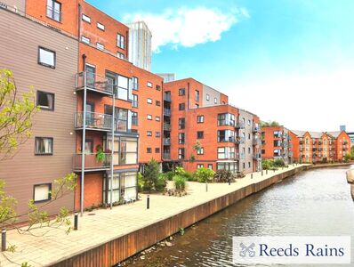 Chapeltown Street, 2 bedroom  Flat to rent, £1,600 pcm