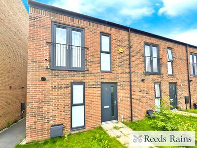 Grandstand Avenue, 3 bedroom End Terrace House to rent, £2,000 pcm