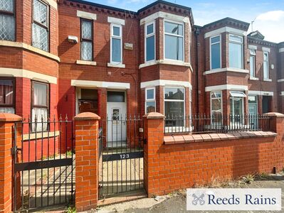 4 bedroom Mid Terrace House for sale