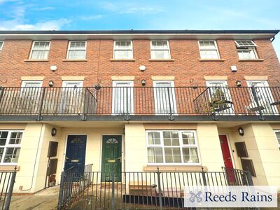 Bandy Fields Place, 4 bedroom Mid Terrace House to rent, £1,700 pcm