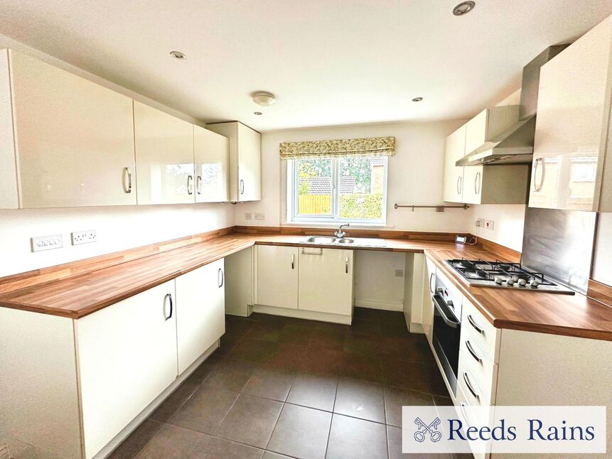 Kitchen & Dining Area