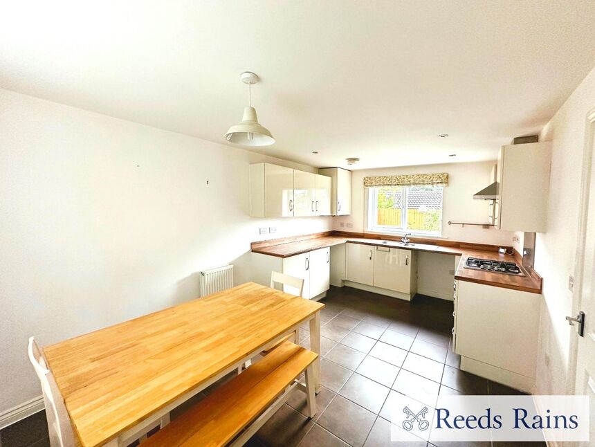Kitchen & Dining Area