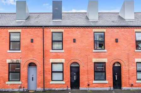 2 bedroom Mid Terrace House for sale