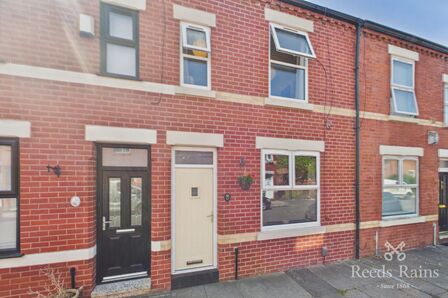 2 bedroom Mid Terrace House for sale