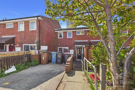 Byrom Street, 4 bedroom Mid Terrace House for sale, &pound;200,000