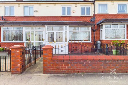 Langworthy Road, 3 bedroom Mid Terrace House to rent, &pound;1,450 pcm