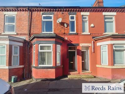 3 bedroom Mid Terrace House for sale