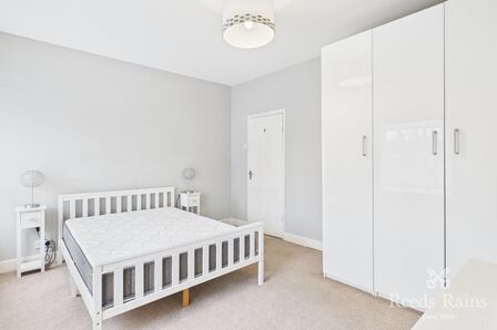 2 bedroom Mid Terrace House to rent