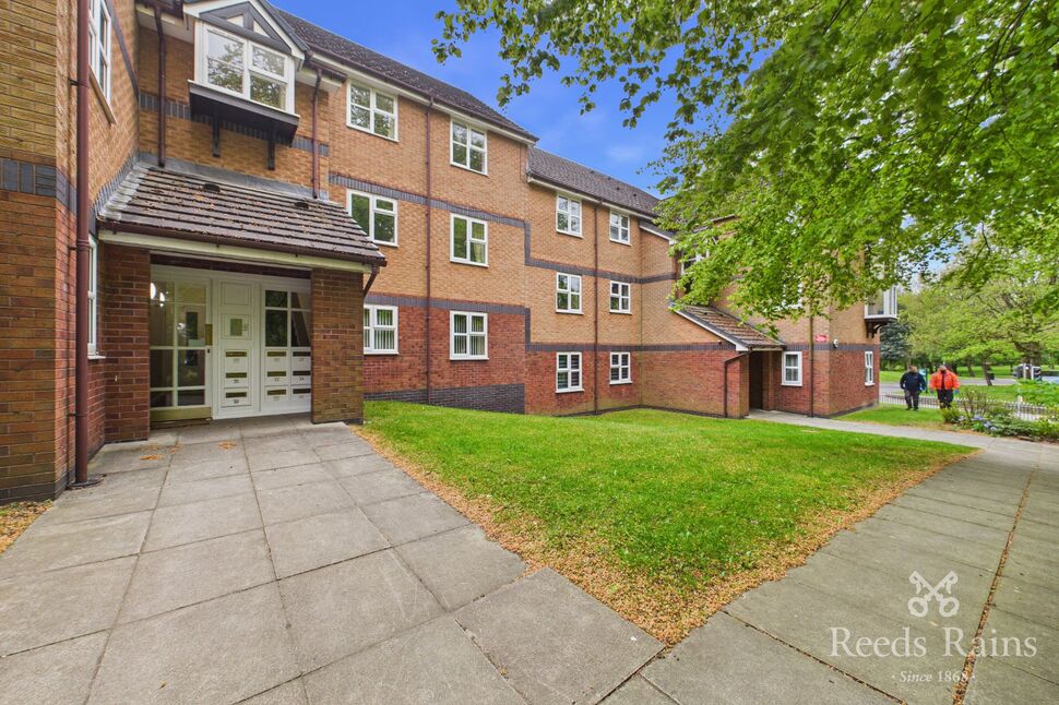 2 bedroom Flat for sale