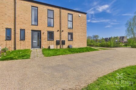 Shergar Way, 2 bedroom Mid Terrace House to rent, &pound;1,300 pcm