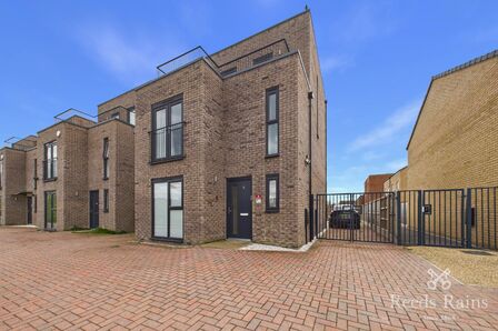 Turnstile Walk, 4 bedroom Detached House for sale, &pound;445,000