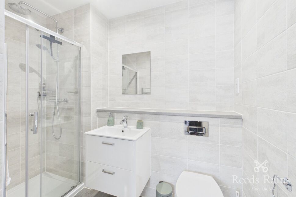 En-Suite Shower Rm 2